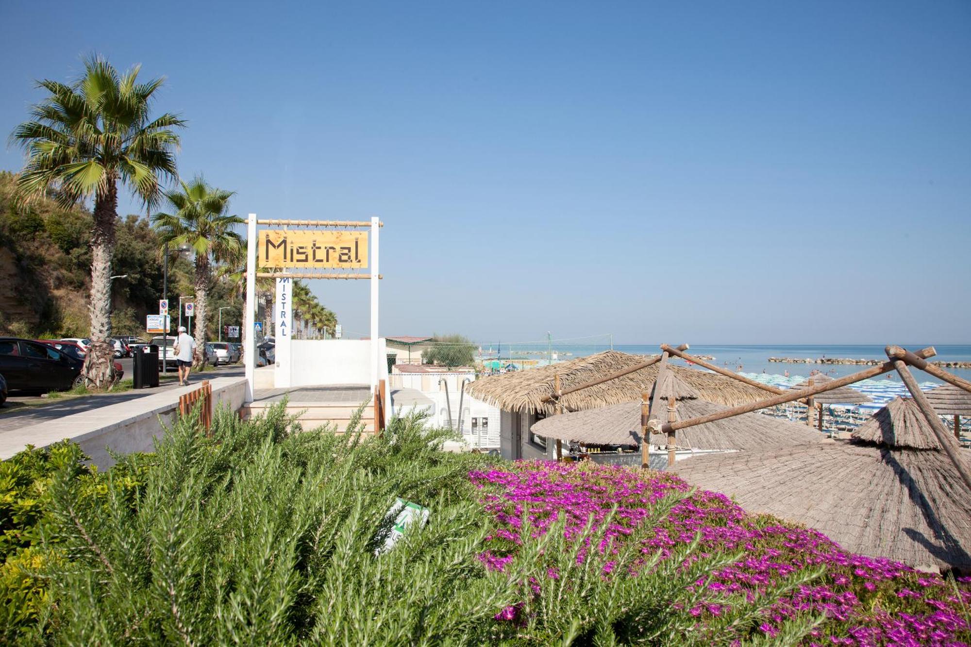 Hotel Mistral Termoli Eksteriør billede