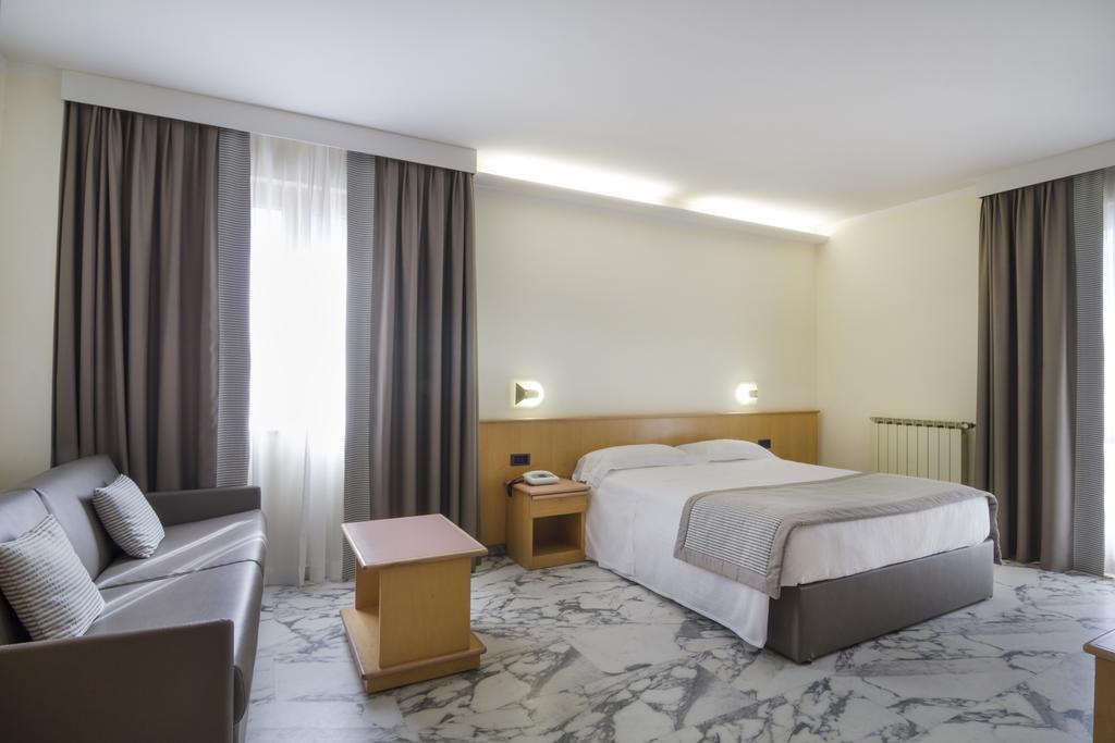 Hotel Mistral Termoli Eksteriør billede